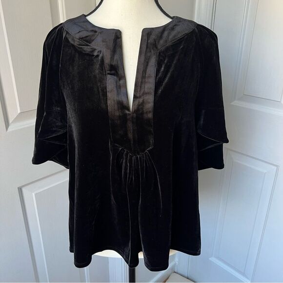 NWT Pomander Place Black Velvet Finley Flutter Sleeve Top Small - Picture 2 of 6